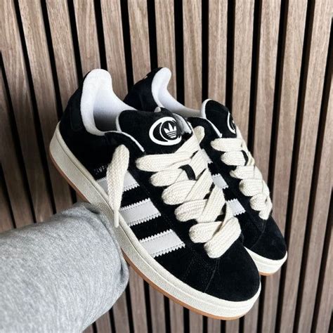 adidas met grote veters|Adidas veteren: 8 creatieve stijlen om je sneakers te transformeren.